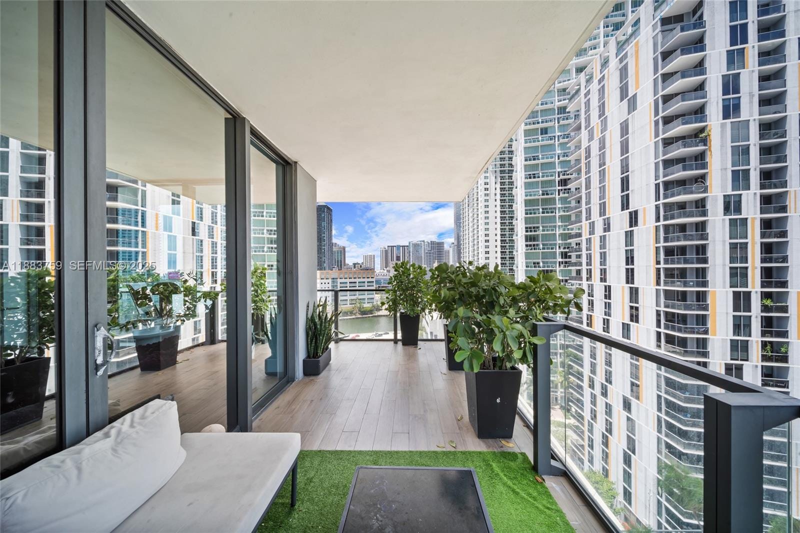 68 SE 6th Street 811, Miami, FL 33131 photo 19