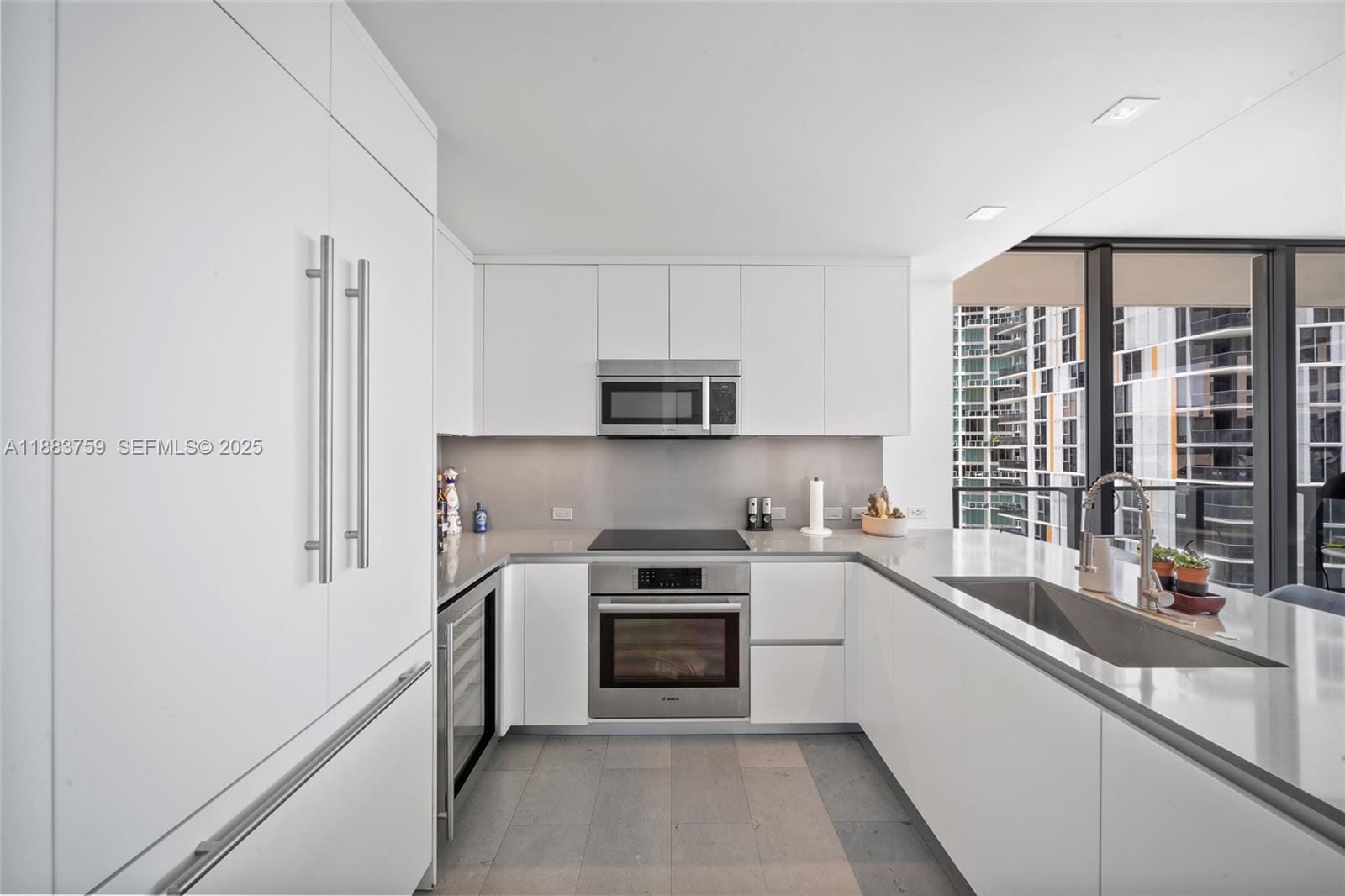 68 SE 6th Street 811, Miami, FL 33131 photo 4