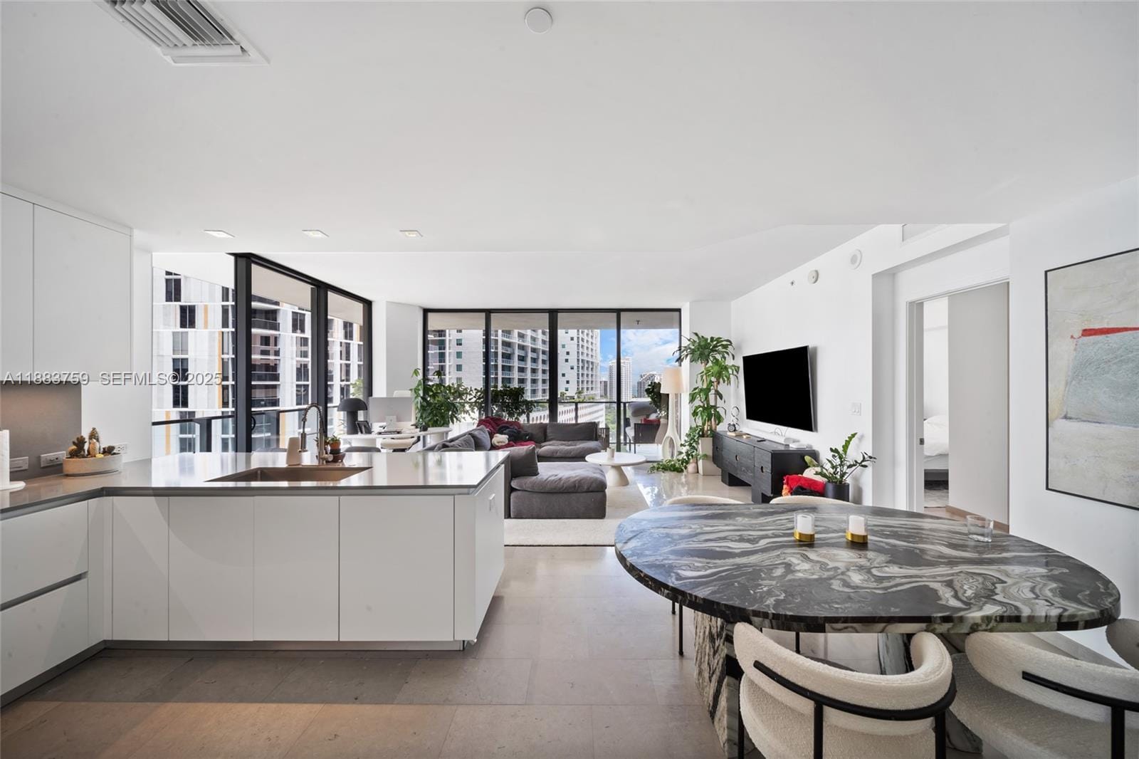 68 SE 6th Street 811, Miami, FL 33131 photo 7