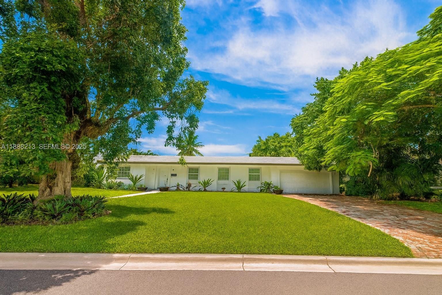 1422 Coruna Avenue, Coral Gables, FL 33156 photo 1