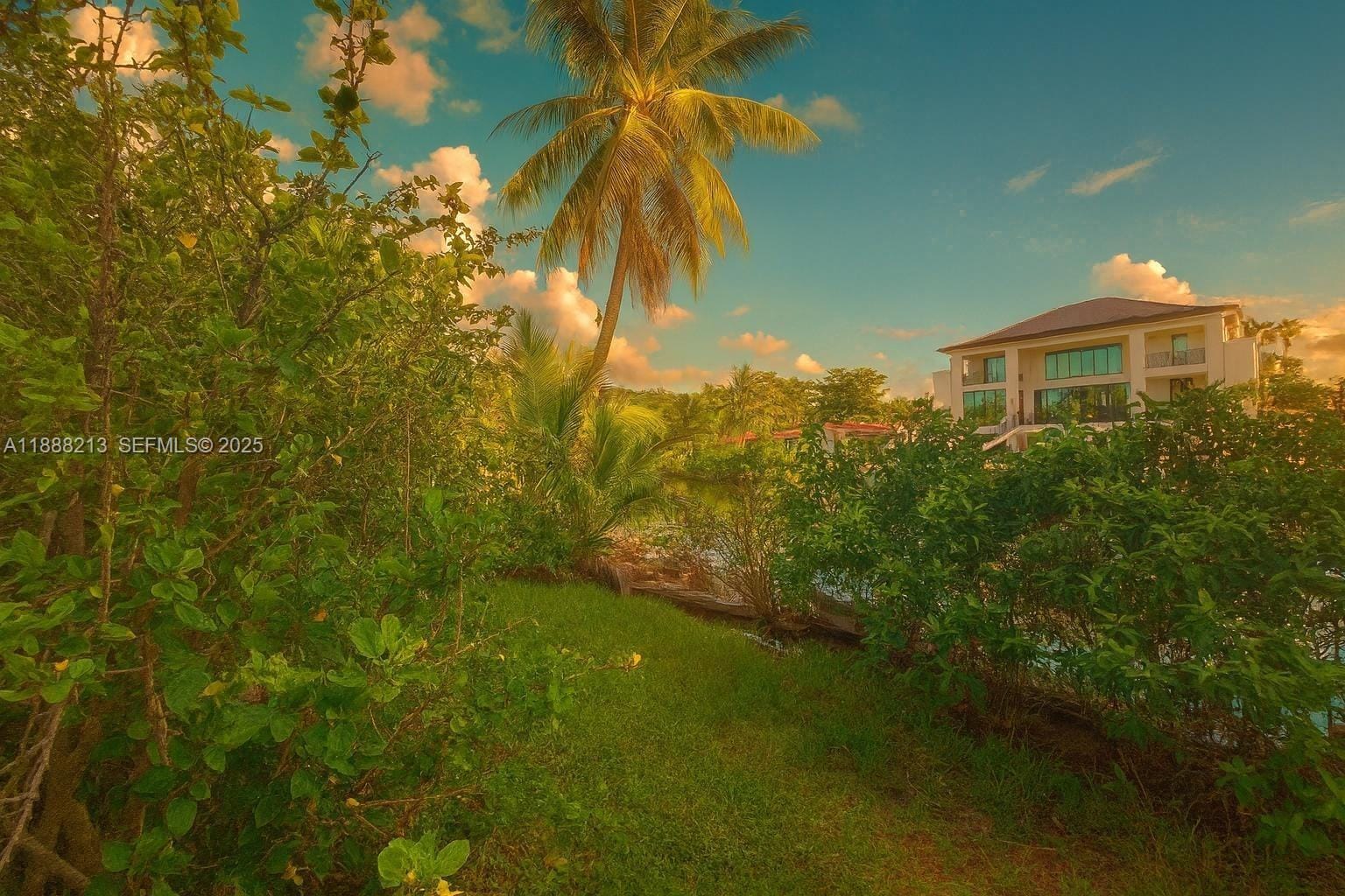 1422 Coruna Avenue, Coral Gables, FL 33156 photo 2