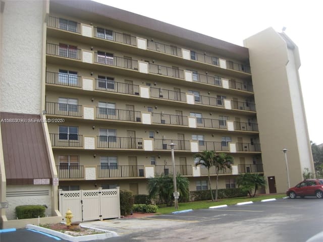 3150 W Rolling Hills Circle 601, sold in Rolling Hills Golf And Te, Davie, FL