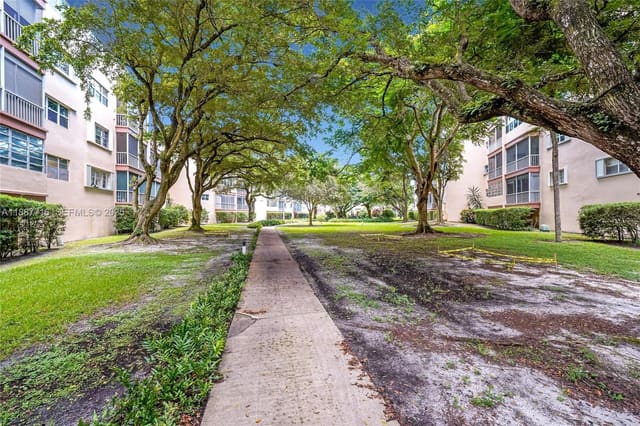 6731 Cypress Road 303, Plantation, FL 33317