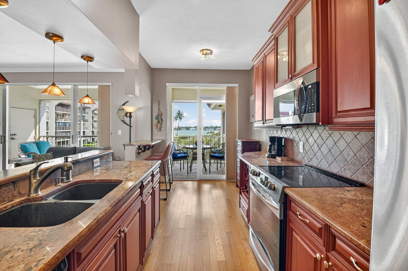102 Half Moon Circle B3, Hypoluxo, FL 33462 photo 9