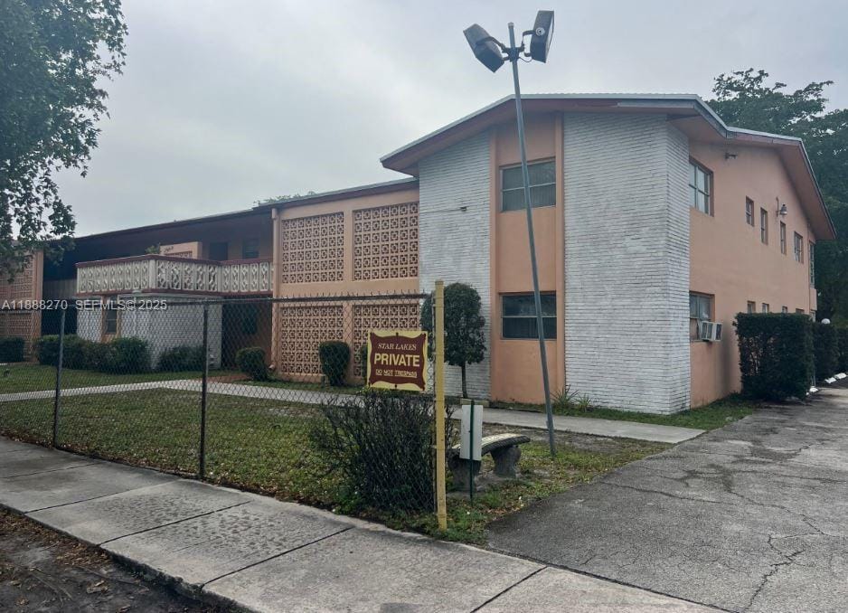 19080 NE 3rd Court 312, Miami, FL 33179 photo 2
