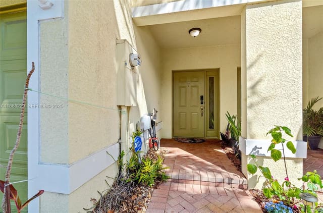 2429 NW 31st Court 2429, sold in Oakland Lakes, Oakland Park, FL