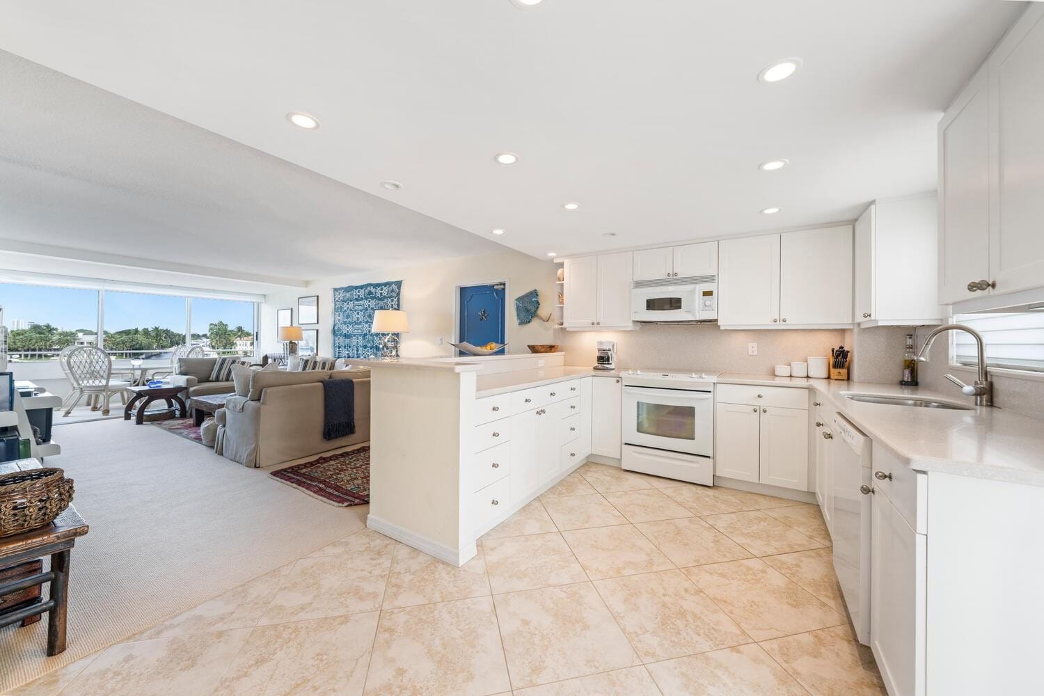 215 N Birch Road 4c — photo 12