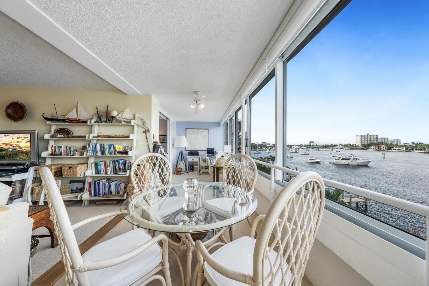 215 N Birch Road 4c — photo 10