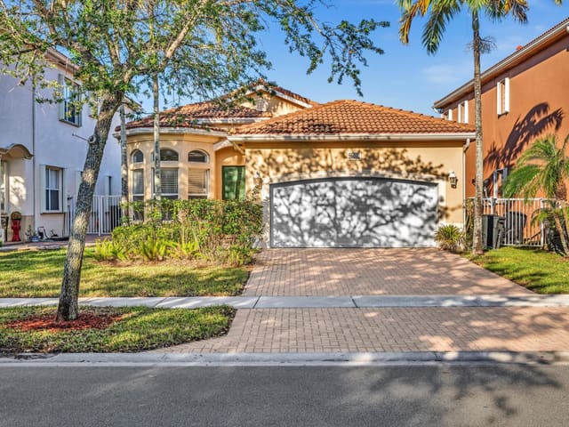 607 Gazetta Way, sold in Terracina Johnson Property, West Palm Beach, FL