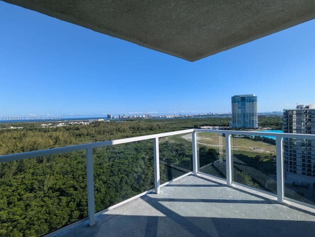 14951 Royal Oaks Lane 2009, North Miami, FL 33181
