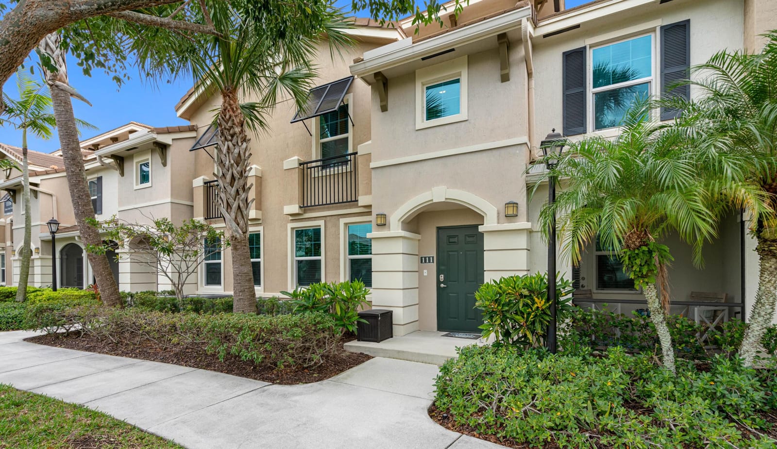 1090 Quaye Lake Circle — photo 1