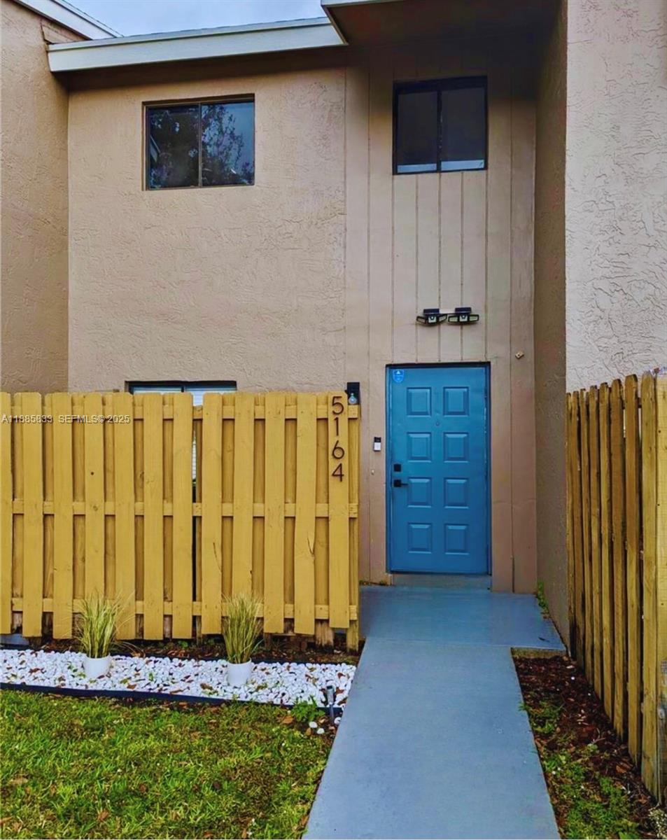5164 S University Drive, Davie, FL 33328, Davie