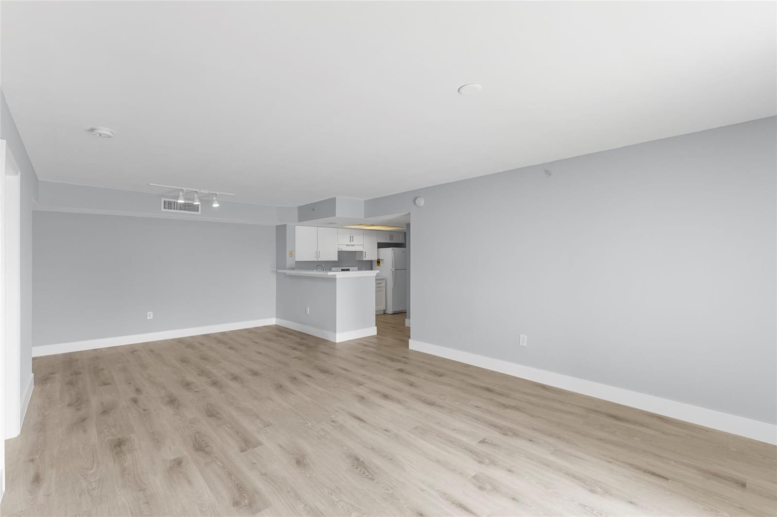 5021 Wiles Road 202 — photo 8