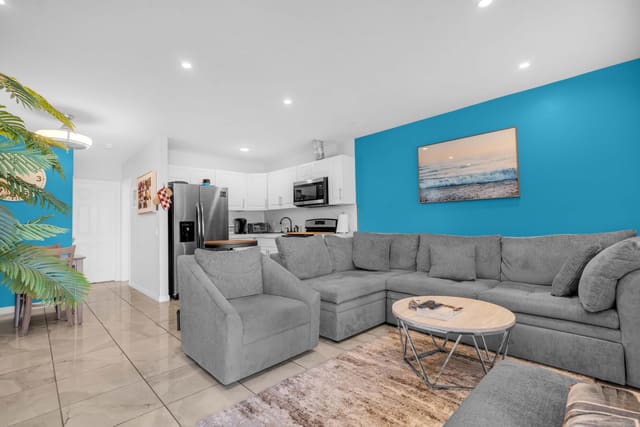 301 E Mcnab Road 103, Pompano Beach, FL 33060
