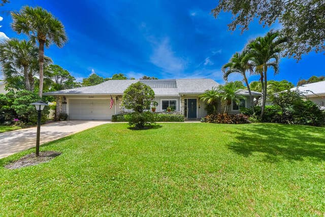 12792 SE Royal Troon Court, sold in Eaglewood, Hobe Sound, FL