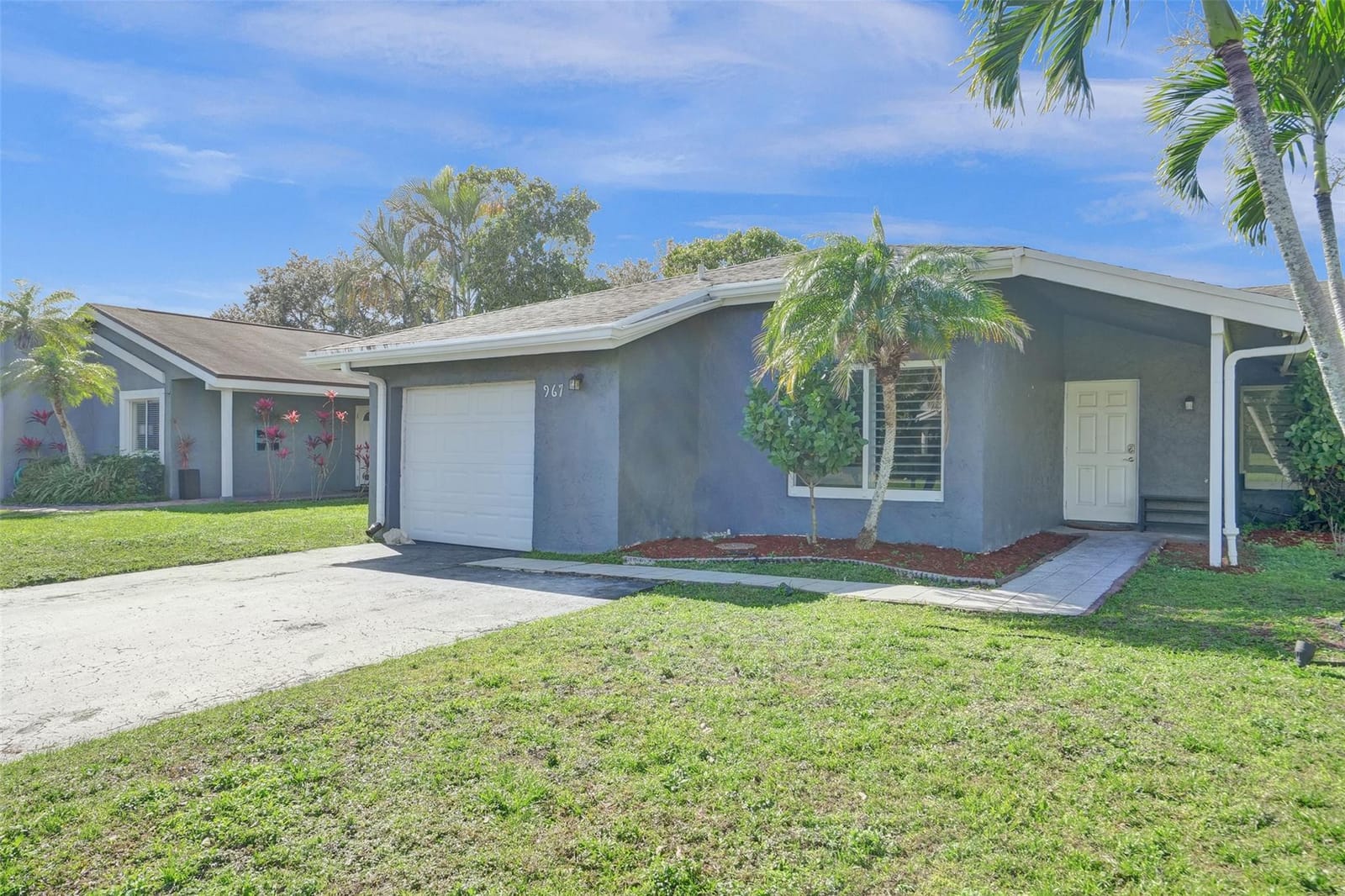 967 NW 89th Avenue, Plantation, FL 33324 - photo 1 of 30