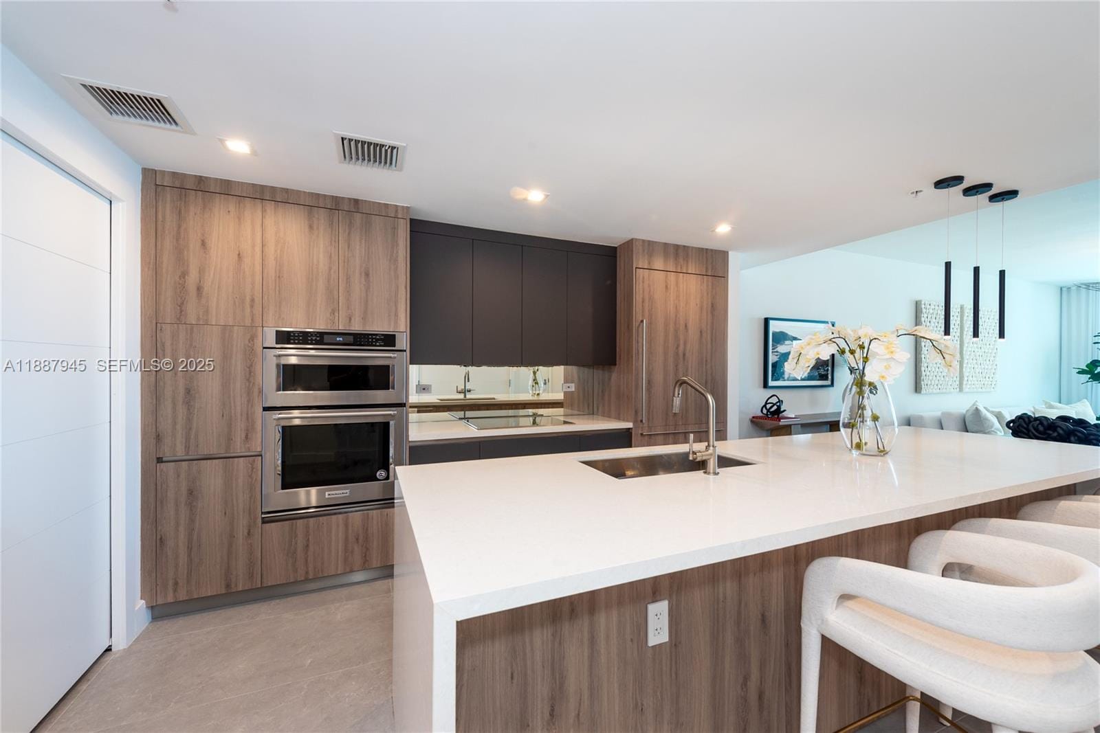 3801 Collins Avenue 1502 — photo 12