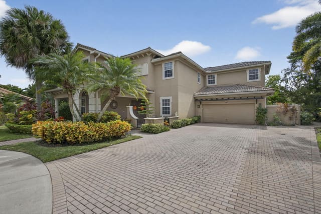 129 Via Bosque, sold in Pines On Pennock Lane Pud 2, Jupiter, FL