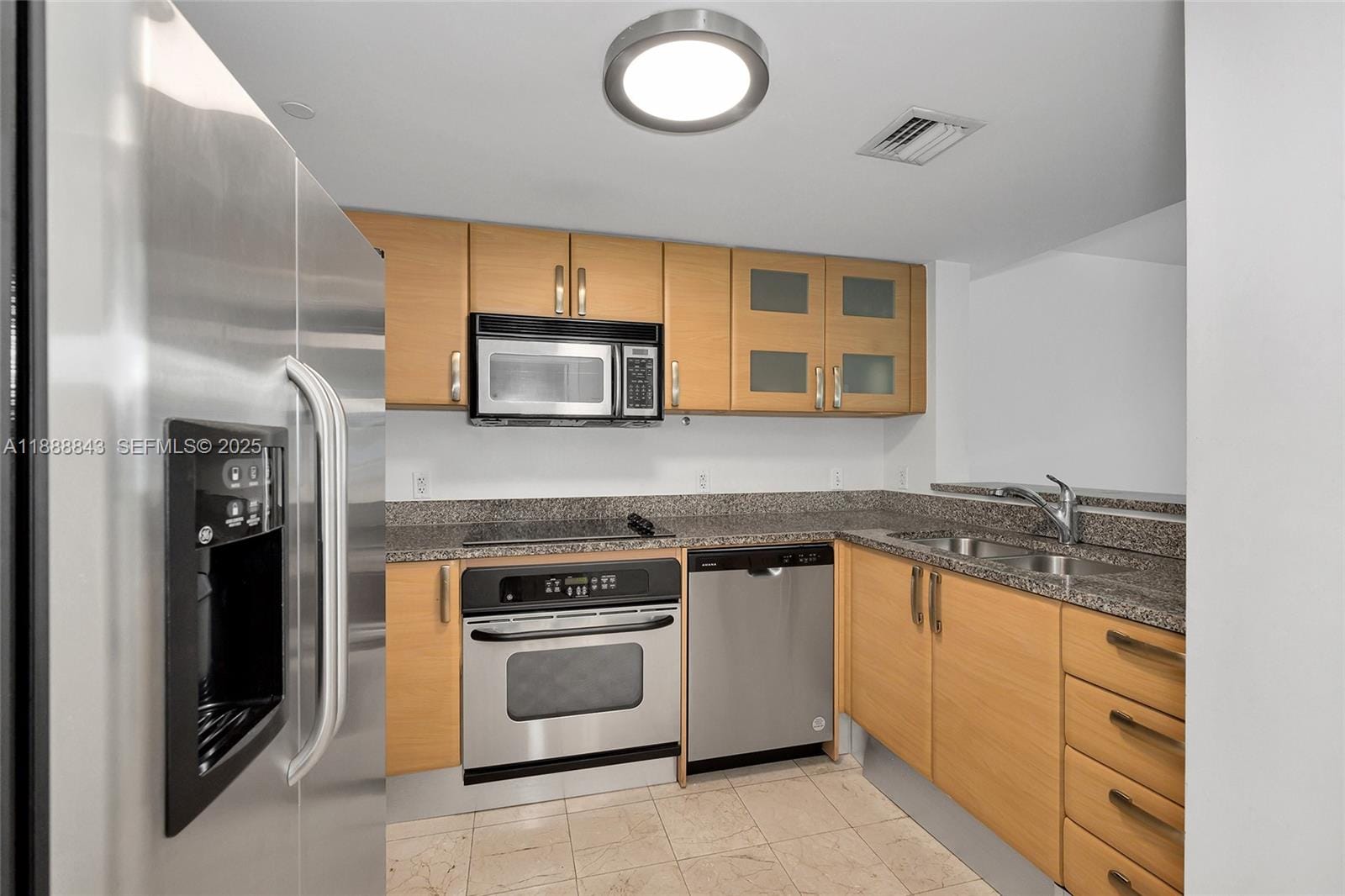 2101 Brickell Avenue 905 — photo 3