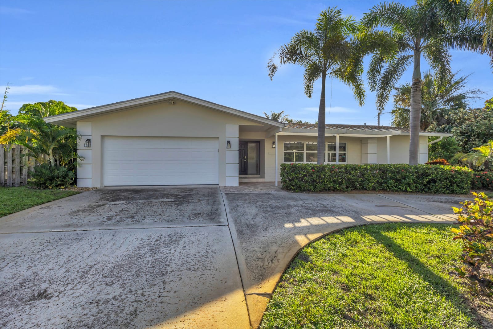 40 Pinetree Place, Tequesta, FL 33469 photo 2