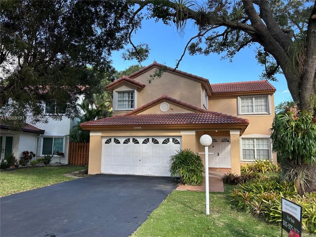 10889 SW 149th Place, sold in Vizcaya At The Hammocks, Miami, FL