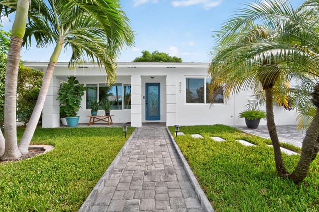217 E 23rd Street, sold in Lakeview Park, Riviera Beach, FL