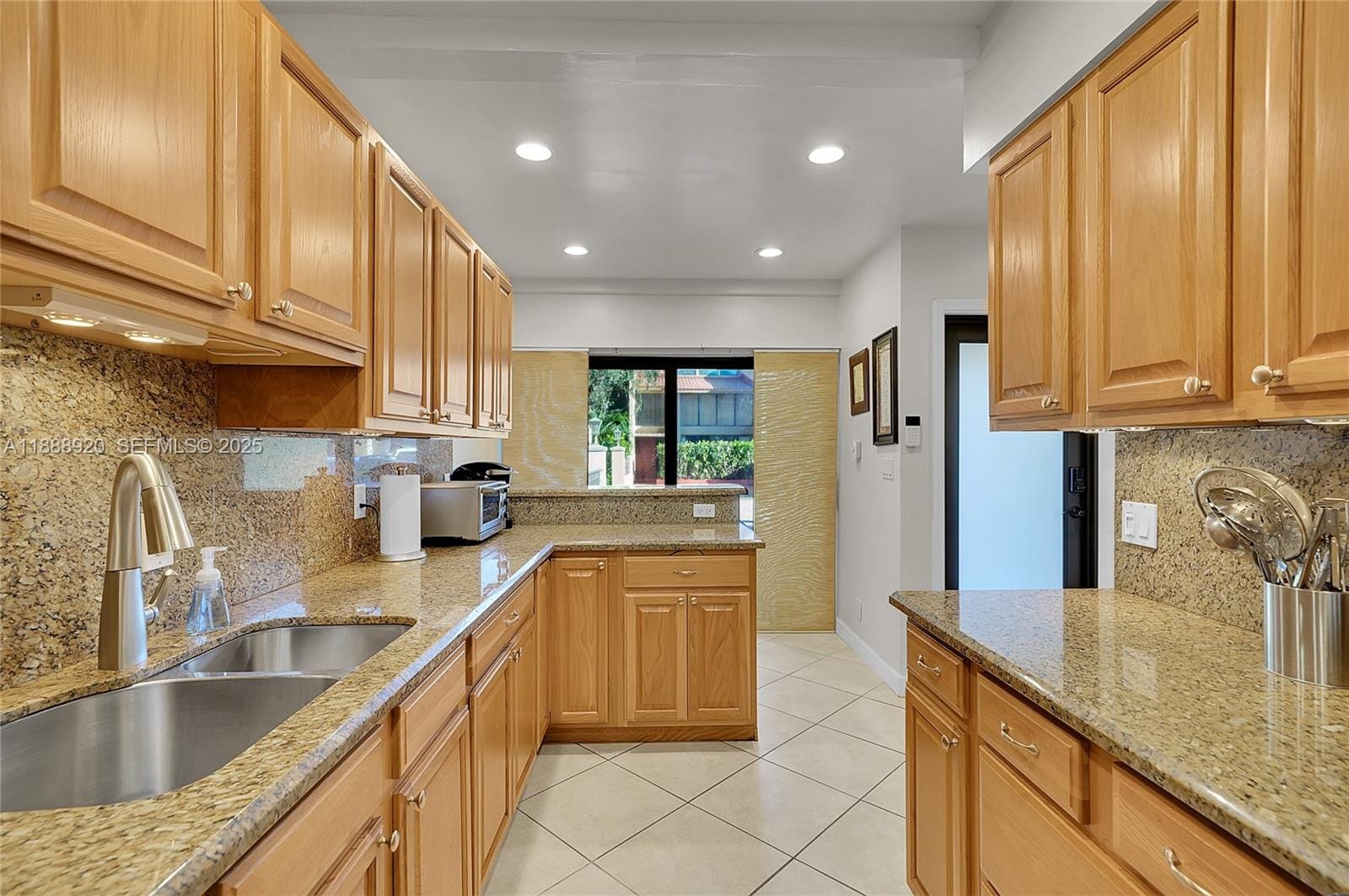 750 E Coco Plum Circle 8, Plantation, FL 33324 photo 11