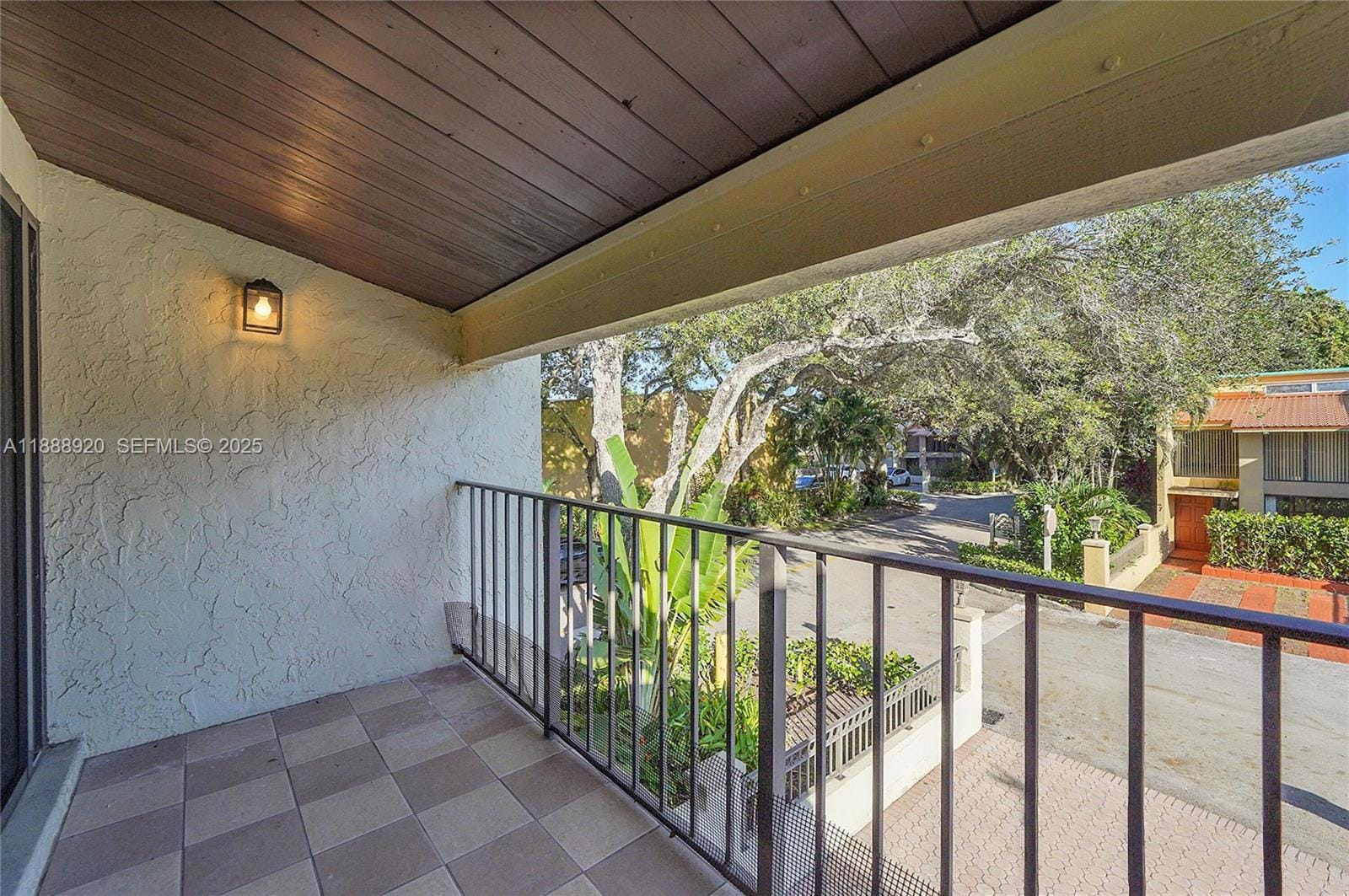 750 E Coco Plum Circle 8, Plantation, FL 33324 photo 29
