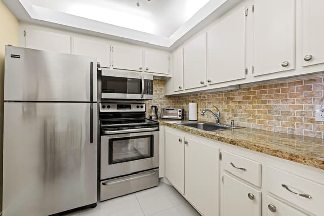310 Farnham M 310, sold in Farnham M Condo, Deerfield Beach, FL