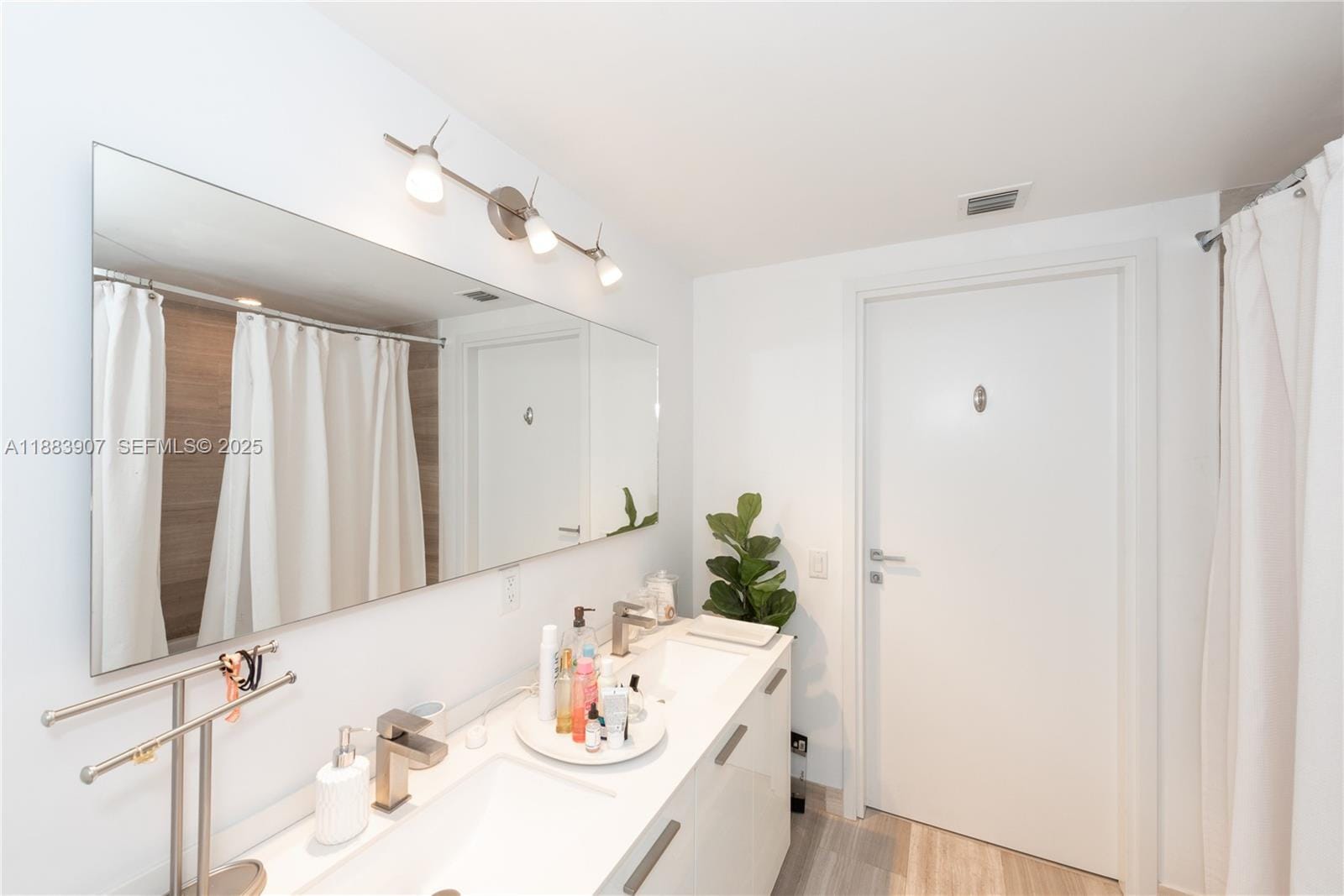 1300 Brickell Bay Drive 708, Miami, FL 33131 photo 13