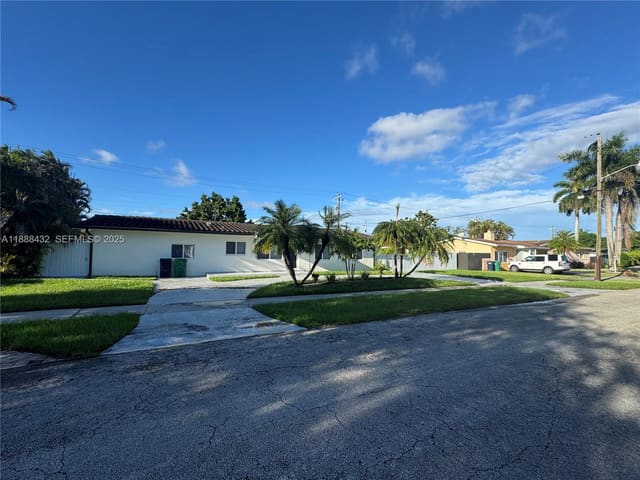9335 SW 17th Street, Miami, FL 33165