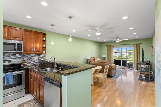 3501 NW 47th Avenue 614, sold in Rose Gardens Ph 8, Lauderdale Lakes, FL