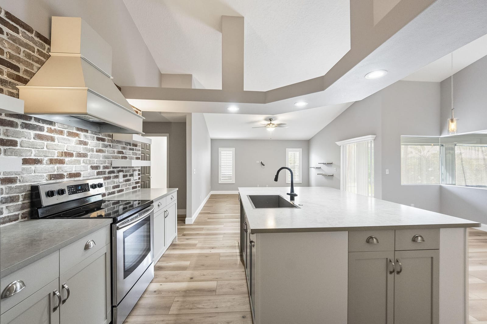 5411 NW Cromey Street — photo 5