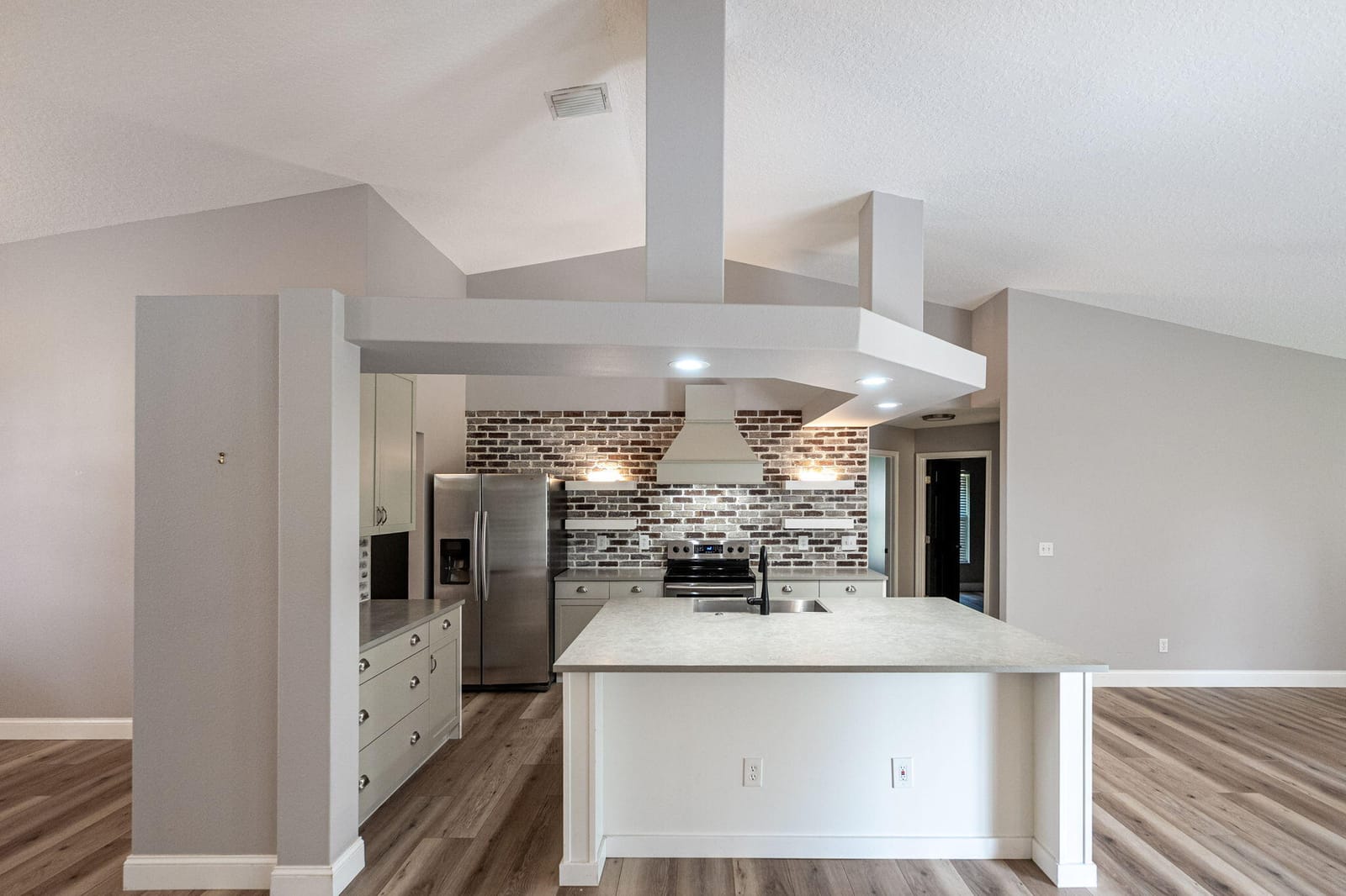 5411 NW Cromey Street — photo 8