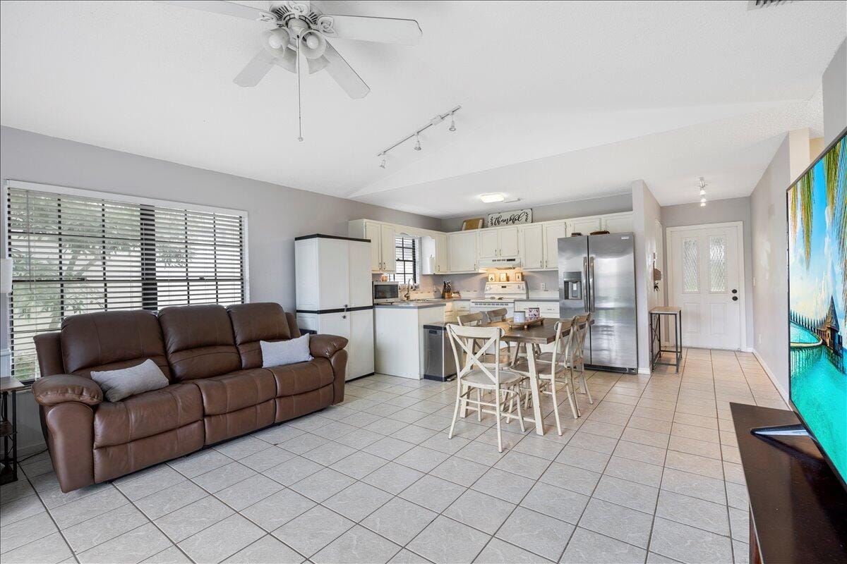411 13th Lane SW — photo 11