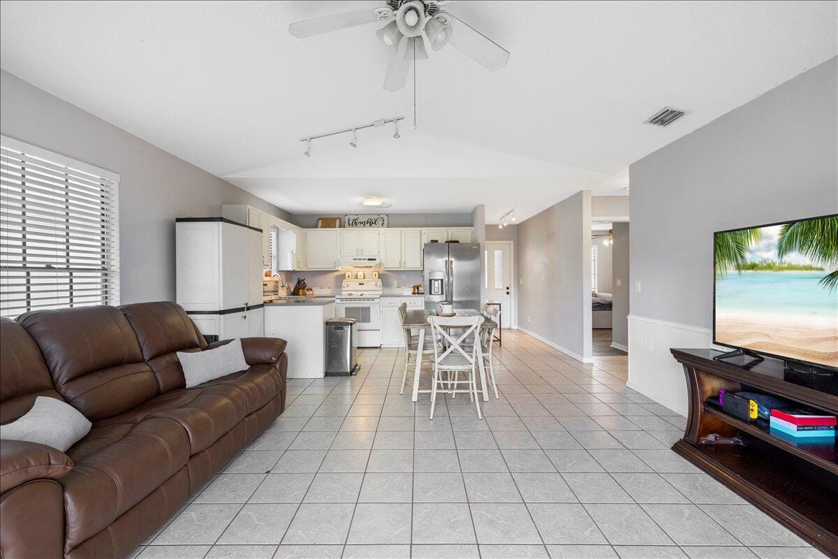 411 13th Lane SW — photo 12