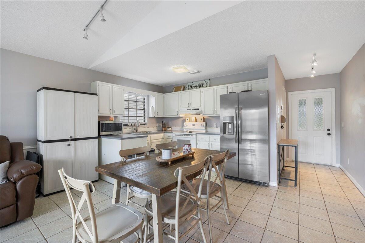 411 13th Lane SW — photo 3