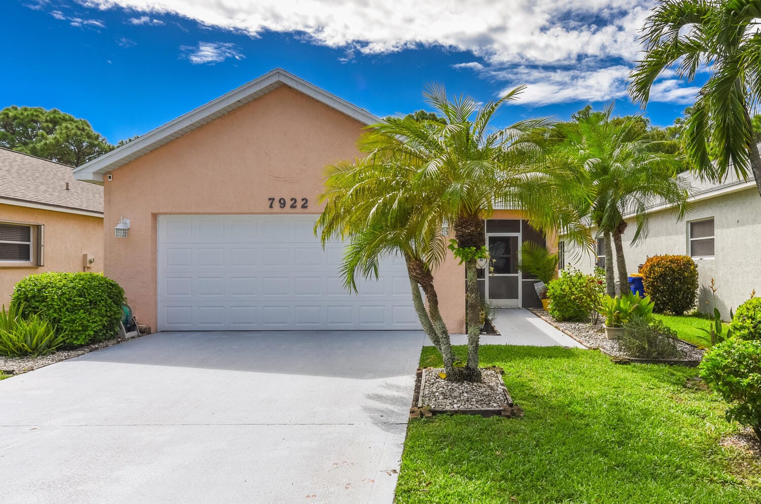 7922 SE Sugar Pines Way — photo 2