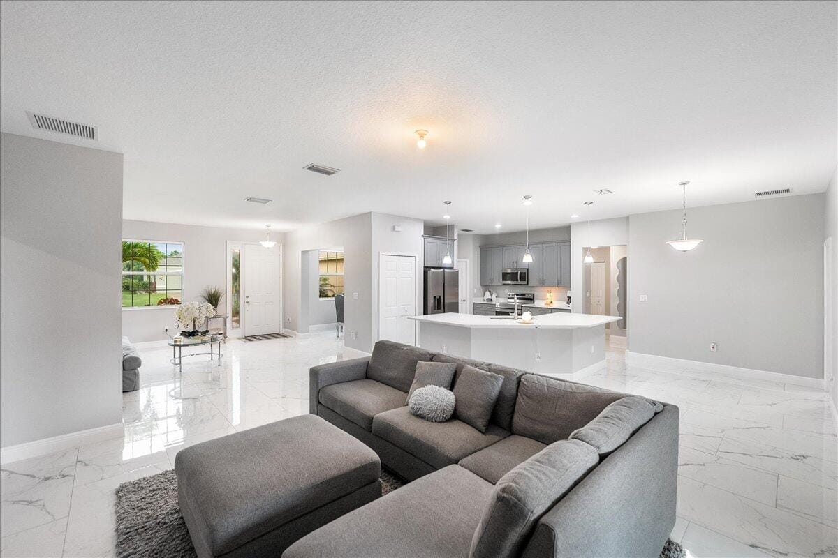 448 SW Vista Lake Drive — photo 11