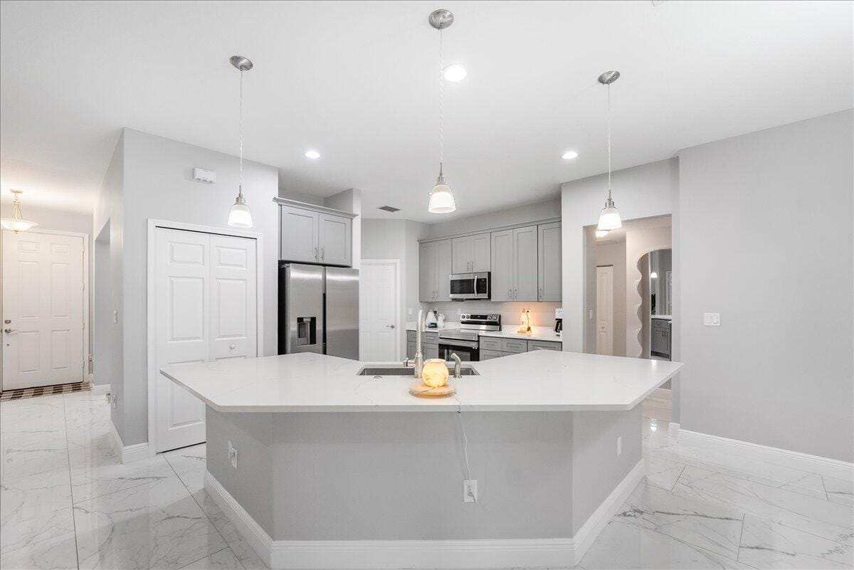 448 SW Vista Lake Drive — photo 6