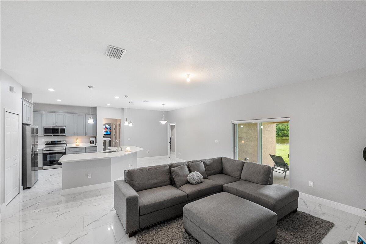 448 SW Vista Lake Drive — photo 8
