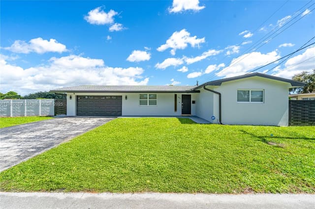 1621 NW 85th Way, Pembroke Pines, FL 33024