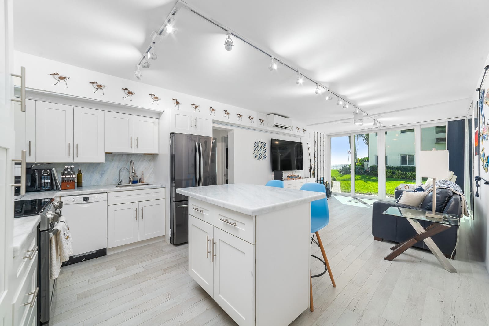 1043 Hillsboro Mile 17c, Hillsboro Beach, FL 33062