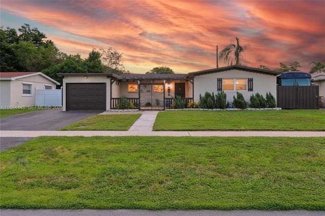 421 SW 64th Way, Pembroke Pines, FL 33023