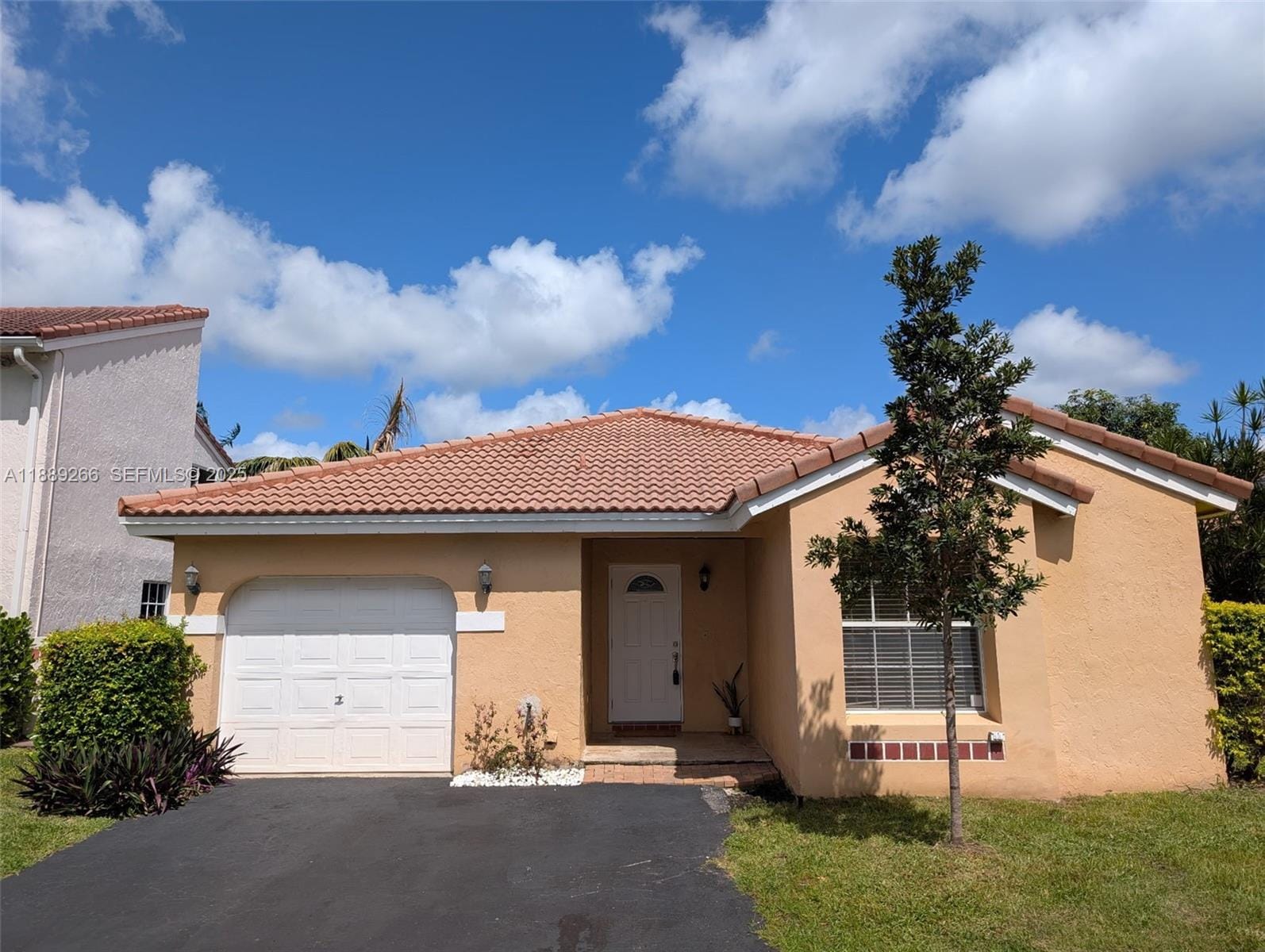 1405 Seagrape Circle — photo 2