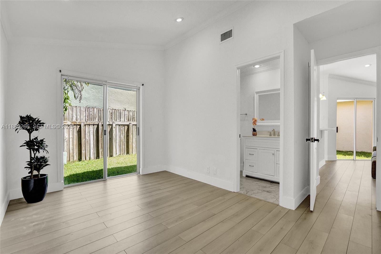 1405 Seagrape Circle — photo 10