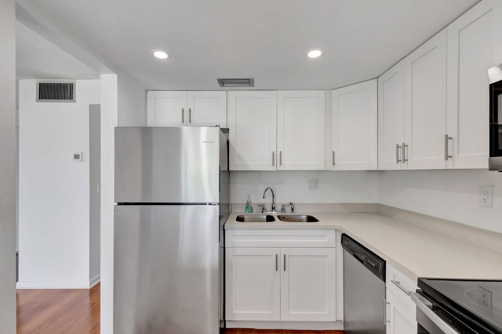 2936 Lake Shore Drive 108 — photo 11