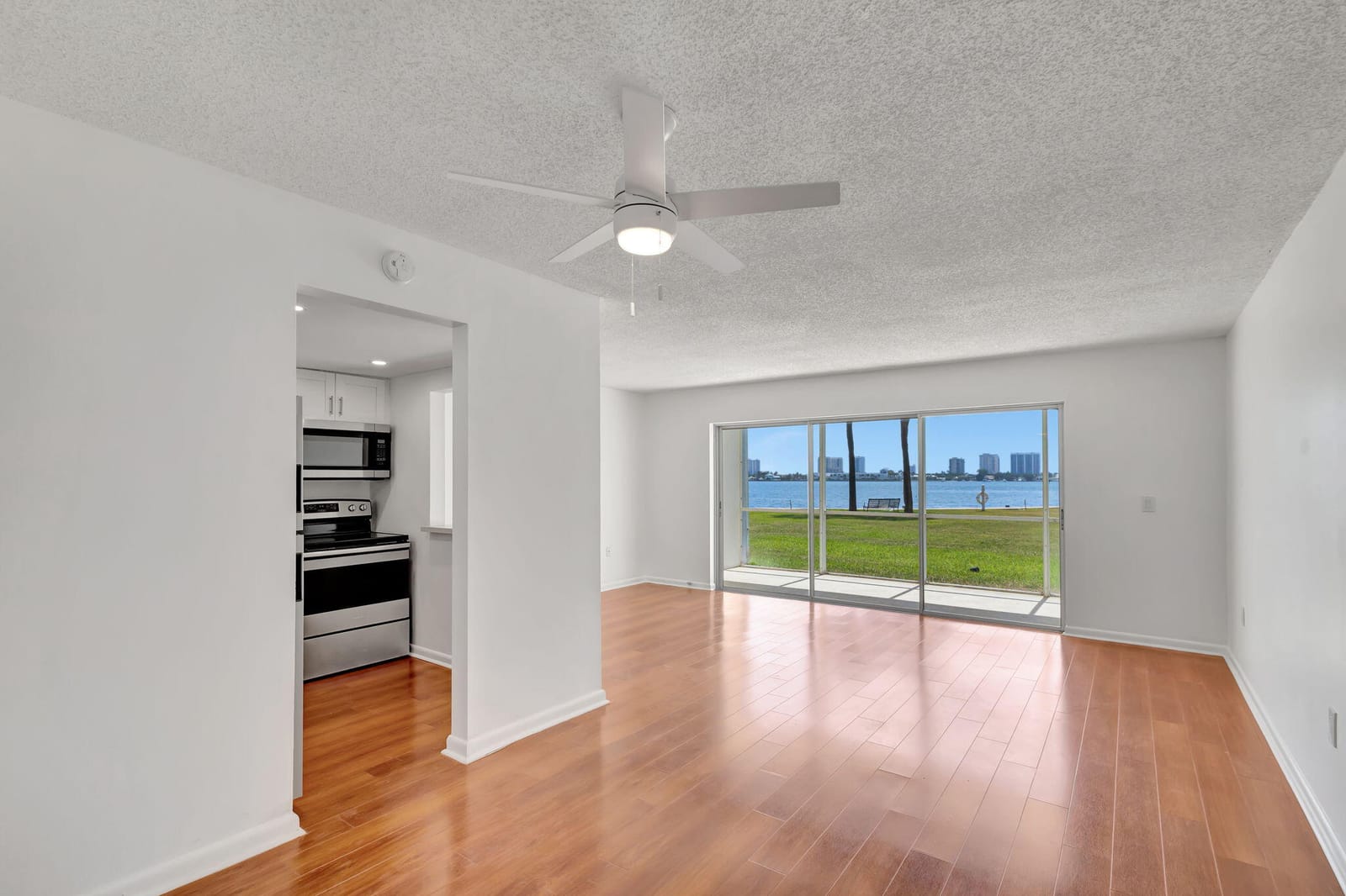 2936 Lake Shore Drive 108, Riviera Beach, FL 33404 photo 16