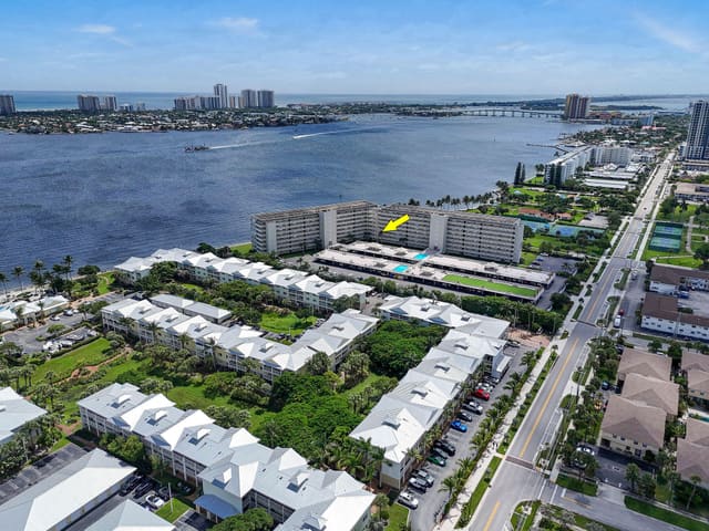 801 Lake Shore Drive 310, Lake Park, FL 33403