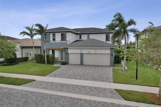 10632 N Lago Vista Circle, Parkland, FL 33076